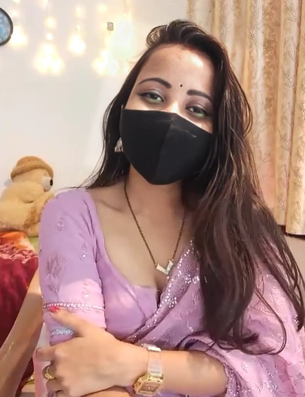Featured image for Cute Tara live streaming in stripchat