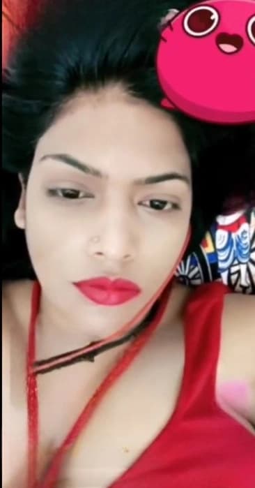 Featured image for Sexy Momo Bhabhi Goes Topless in Live Chamet Show Shwoing Her Big Boobs on Bed