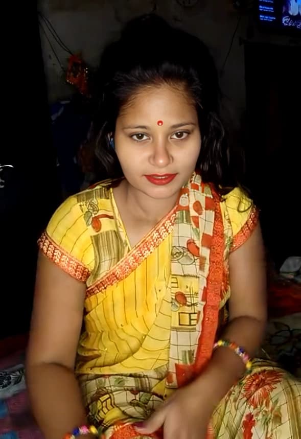 Featured image for Bhabhi in Saree Stripping Off Her Panty Showing Super Wet Pussy Closeup Fingering