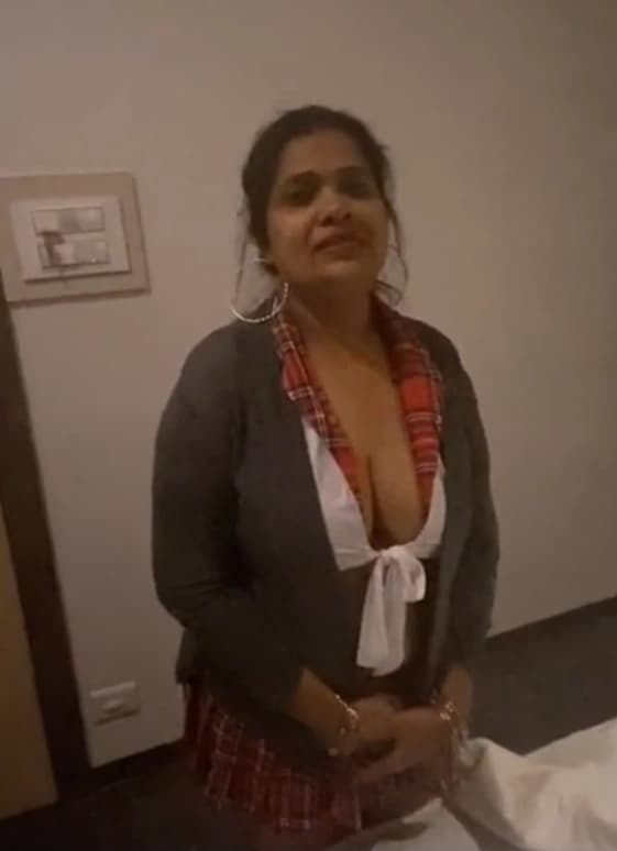 Featured image for Indian Onlyfans Model Karishma in School Dress Gets Fucked Hard with Boobs Bouncing and Loud Moans