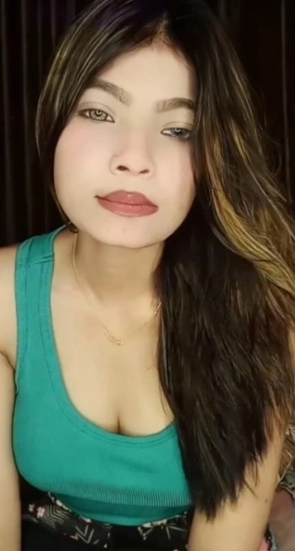 Featured image for Desi Chamet Girl Nude Cam Show Spreading Pink Pussy Lips and Rubbing her Clit