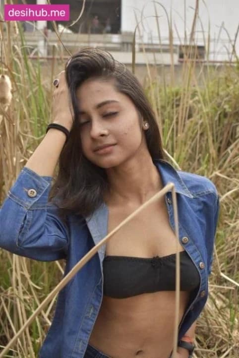 Featured image for Super Hot Indian Babe Nude Topless Photoshoot in Open Fields Leaked Pics