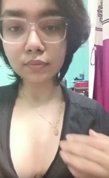 Featured image for Desi Bengali Babe Uma Ghosh Leaked MMS Selfie Showing Big Boobs And Nipples