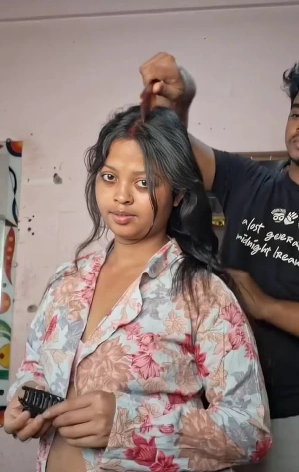 Featured image for This Horny Desi Wife Gets Her Wet Pussy Fucked Hard on a Live Stripchat Show for Everyone