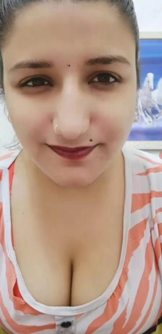 Featured image for Extremely Cute Desi Bhabhi Goes Fully Nude on Chamet Cam Show Finger Fucking Her Juicy Pussy