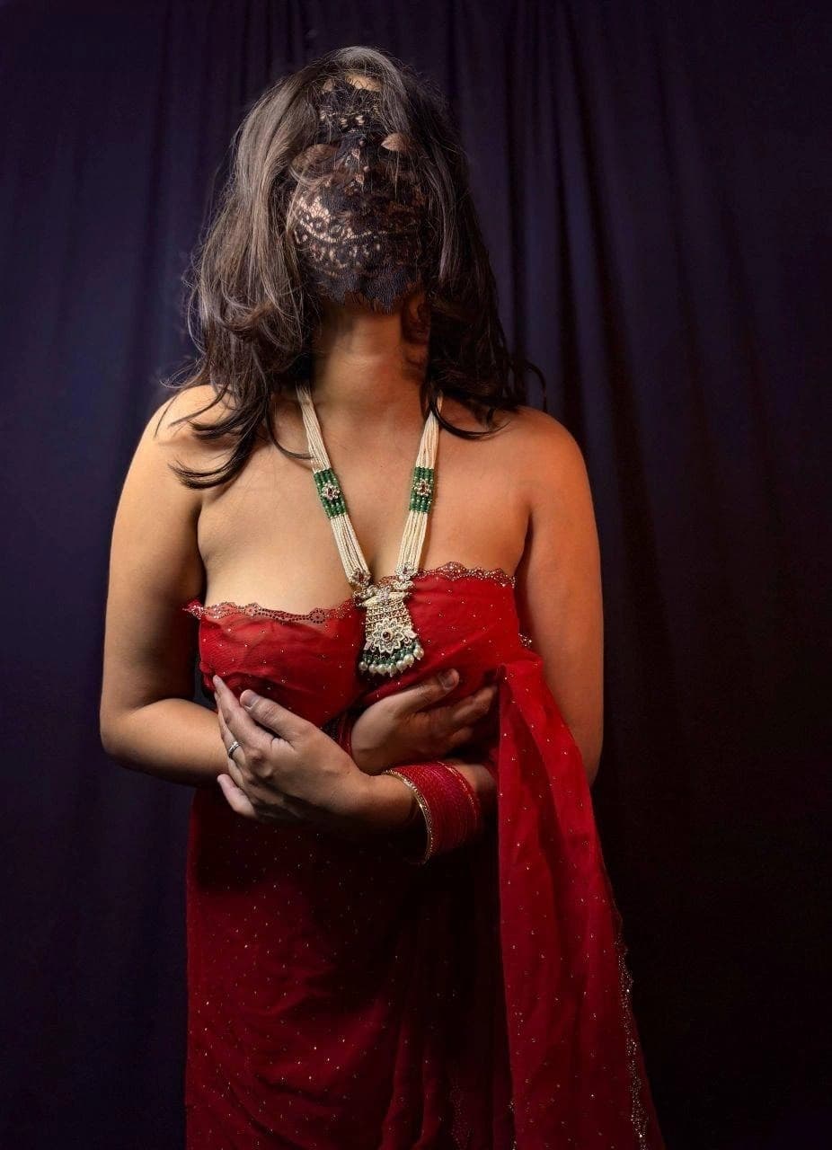 Featured image for Vove Couple Drops Saree Hottest Nude Pics Showing Her Boobs And Wet Pussy