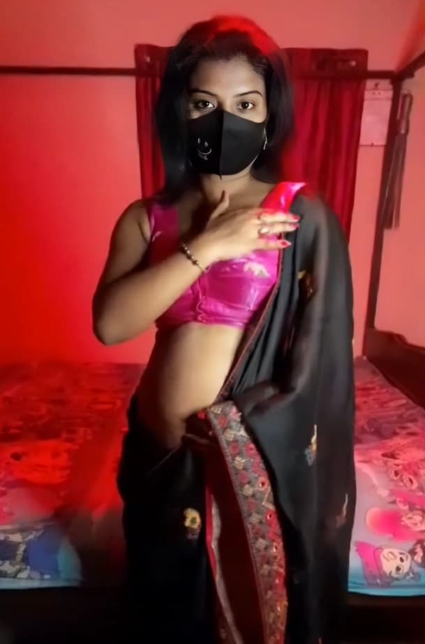 Featured image for Horny Desi Bhabhi Strips Saree Pressing Boobs Close Up Fingering Wide Pussy On Bed
