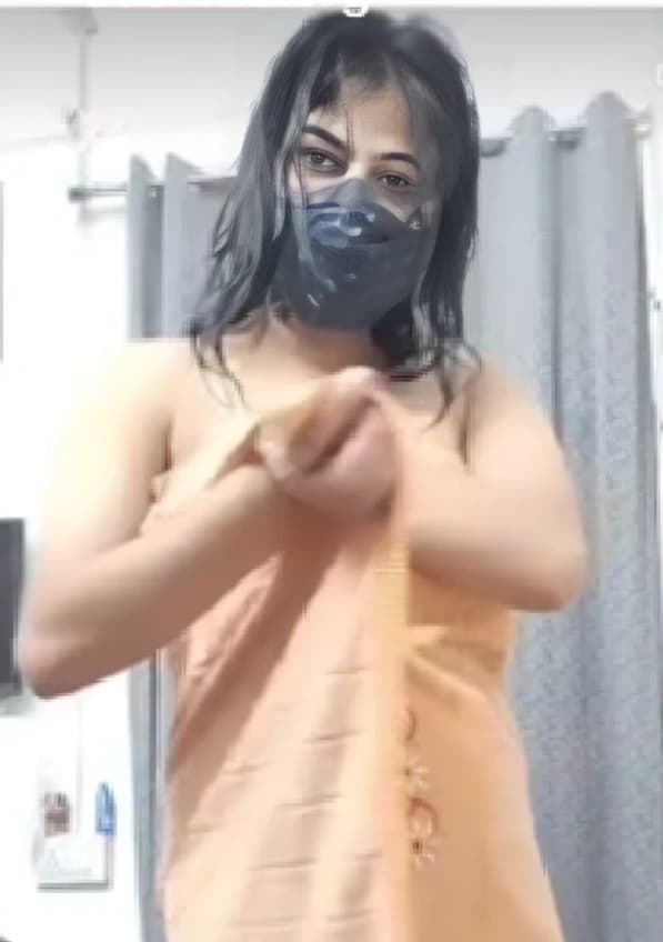 Featured image for Bhabhi nude Towel Showing Pussy on Tango