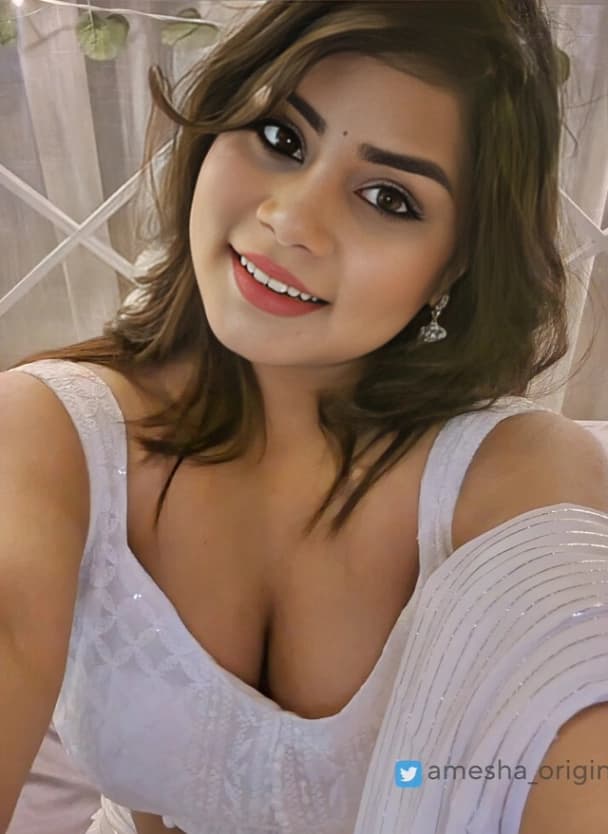 Featured image for 🥵Busty Girl Amesha Shows Her Big Boobs and Rubbing Pussy with Vibrator 😍