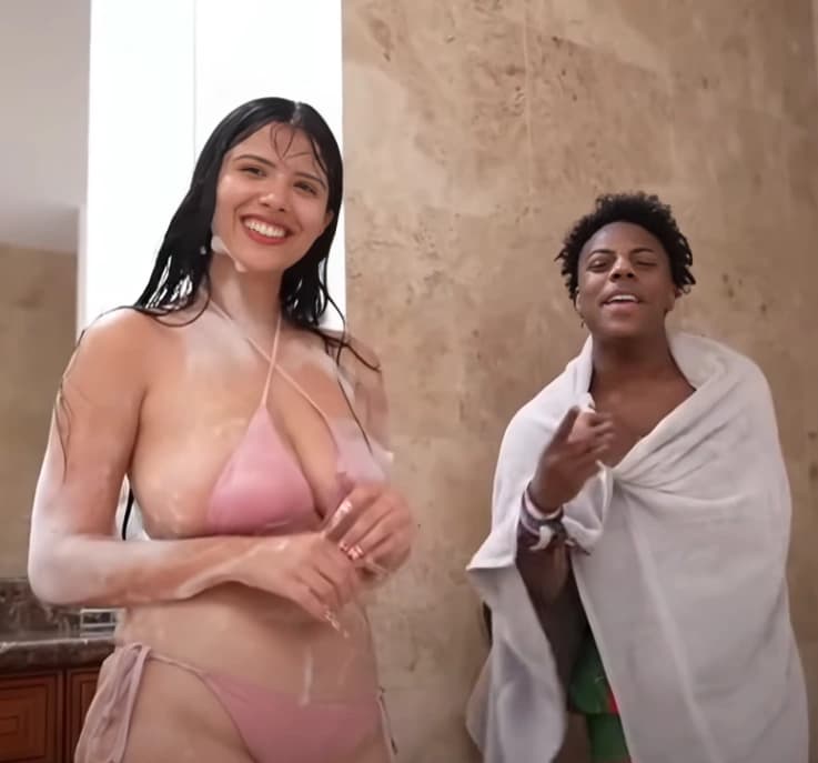 Featured image for 😍Beautiful Streamer Girl Strawberry Tabbyy 🍓 Full Nude bathtub live video stripping using vibrator hottest expressions🥵💦