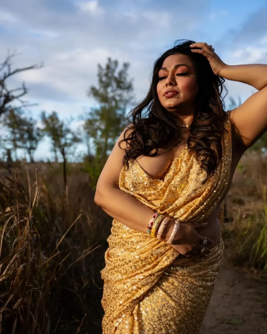 Featured image for Desi MILF Saroni Roy Model Flashes Her Massive Boobs in Public