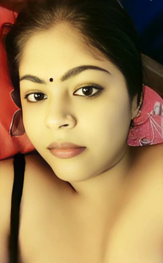 Featured image for Desi Bhabhi Live on Tango Showing Her Boobs and Finger-Fucking