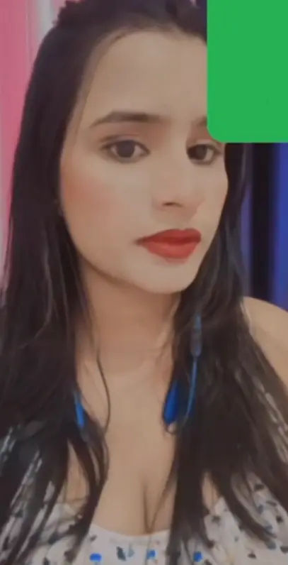 Featured image for Horny Indian Babe Shows Her Boobs & Fingers Her Wet Pussy Until She Cums Live