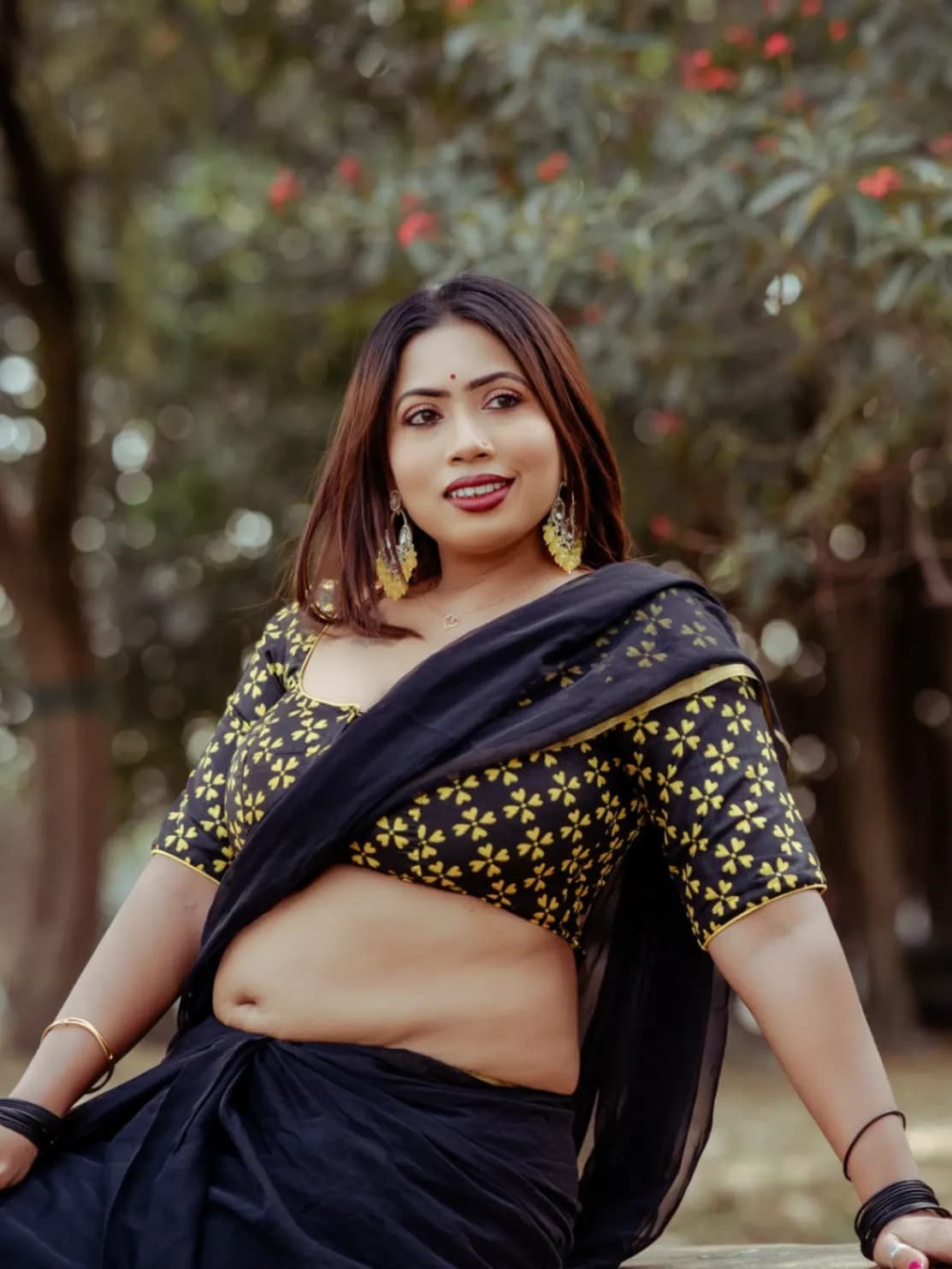 Featured image for Moumi Nude Saree Tease & Playing with Big Boobs