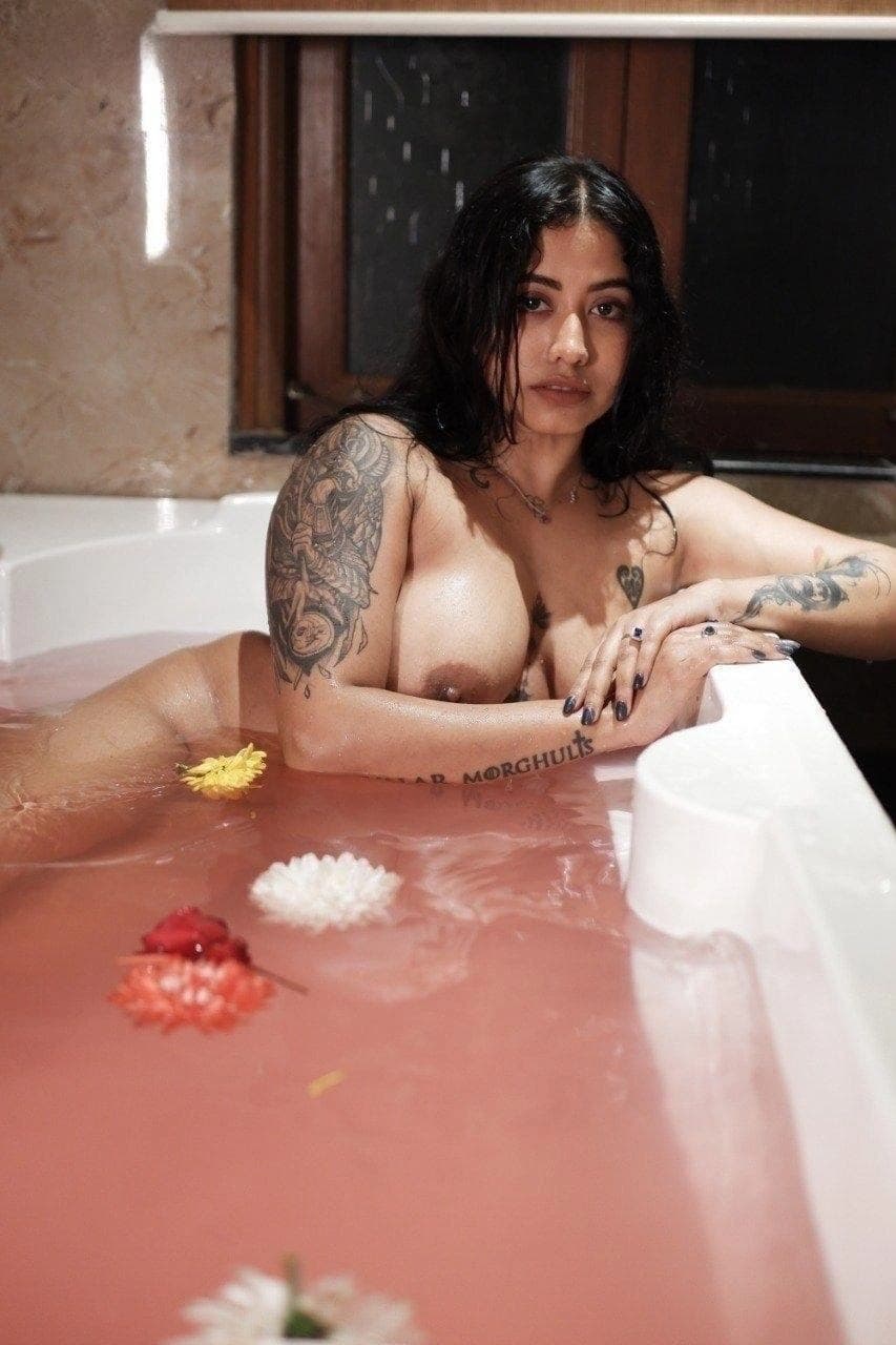 Featured image for Hot Insta Model Yajna Seni Soaking Wet For A Nude Bathtub Photoshoot Her Big Boobs Full Display