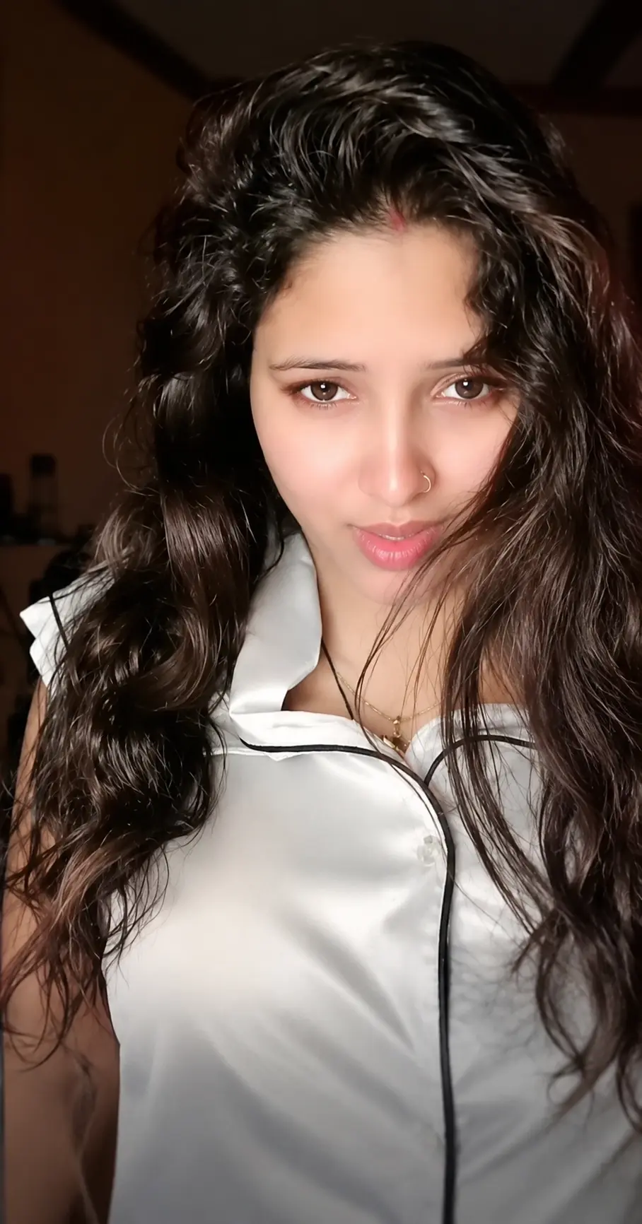 Featured image for Gorgeous Hot Cam Babe Rubs Her Nude Boobs And Ass Live Show